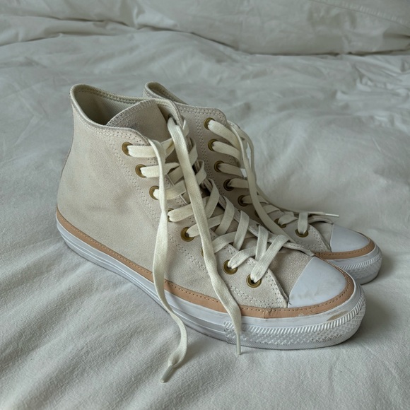 NWOT SOFT PINK SUEDE HIGH TOP CONVERSE - Picture 3 of 7